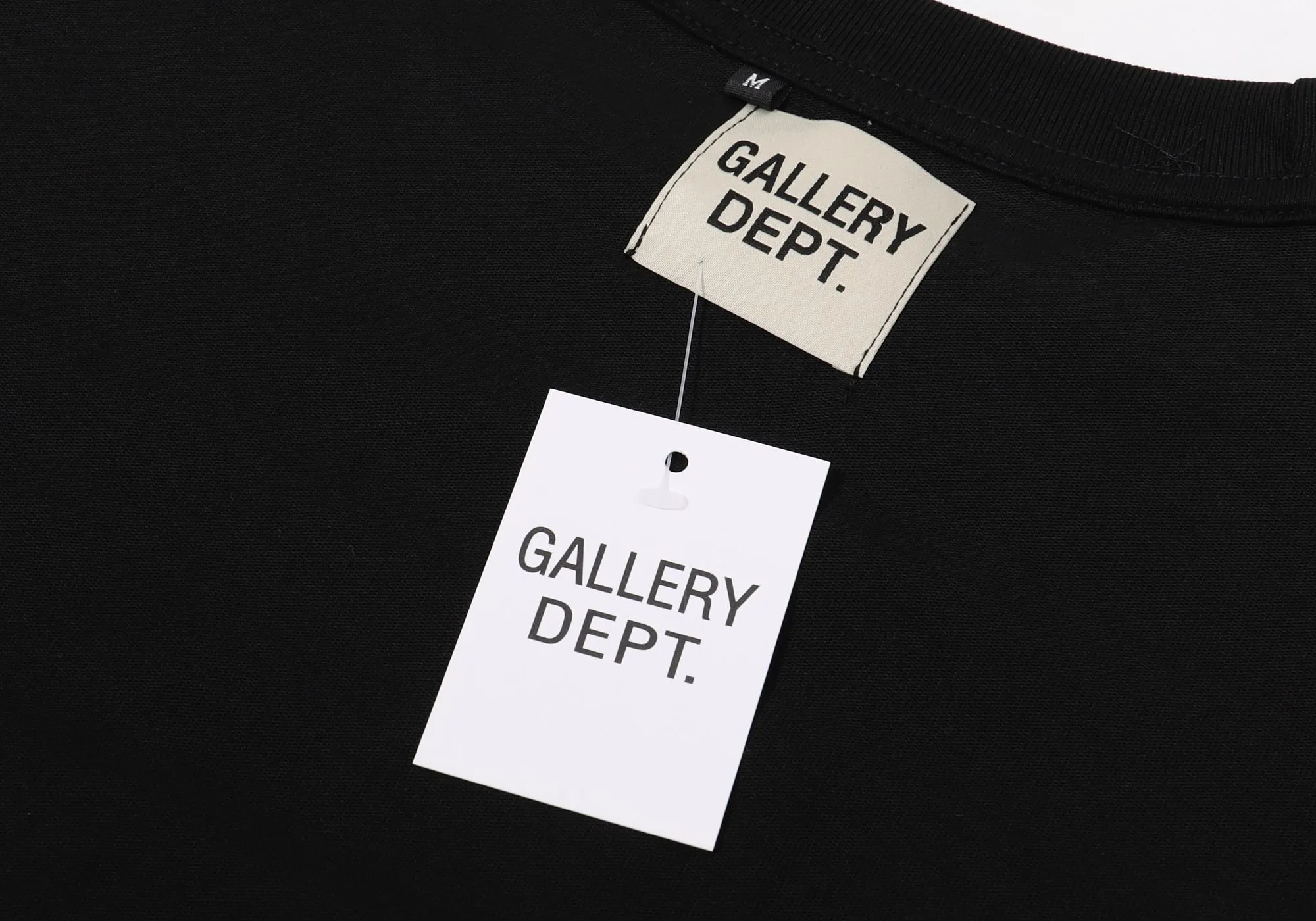 No. 6011, batch 96, GALLERY DEPT HOLLYWOOD, CA limited edition, simple solid color printed basic short sleeves. Selected 230g 32-count smooth double yarn fabric, fine workmanship and superb quality! The fit is loose and super comfortable to wear, and the size is 2 sizes larger than the normal domestic size. Color: black, white; Size: S M L